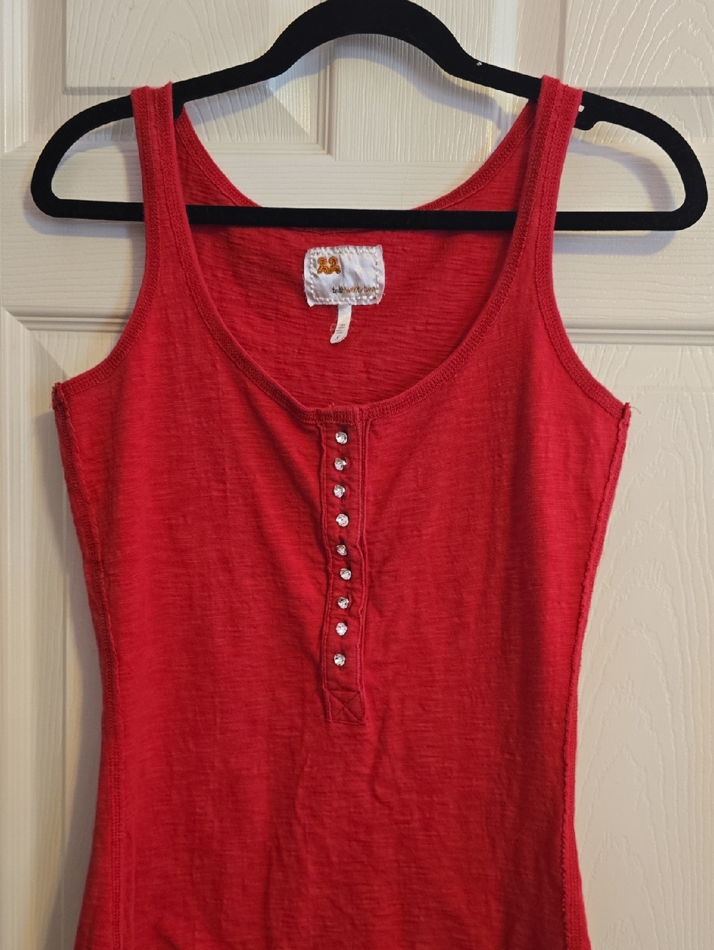 Twill‎ Twenty Two Red Rhinestone Button Front Scoop Tank